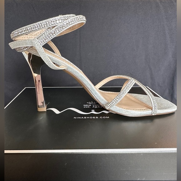 *New, never worn* Nina Denise strappy heels in “True Silver Reflective” size 7 - Picture 4 of 7